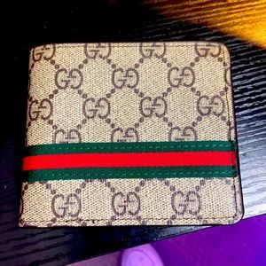 Brand new Gucci Wallet perfect condition I can’t return it lost my receipt